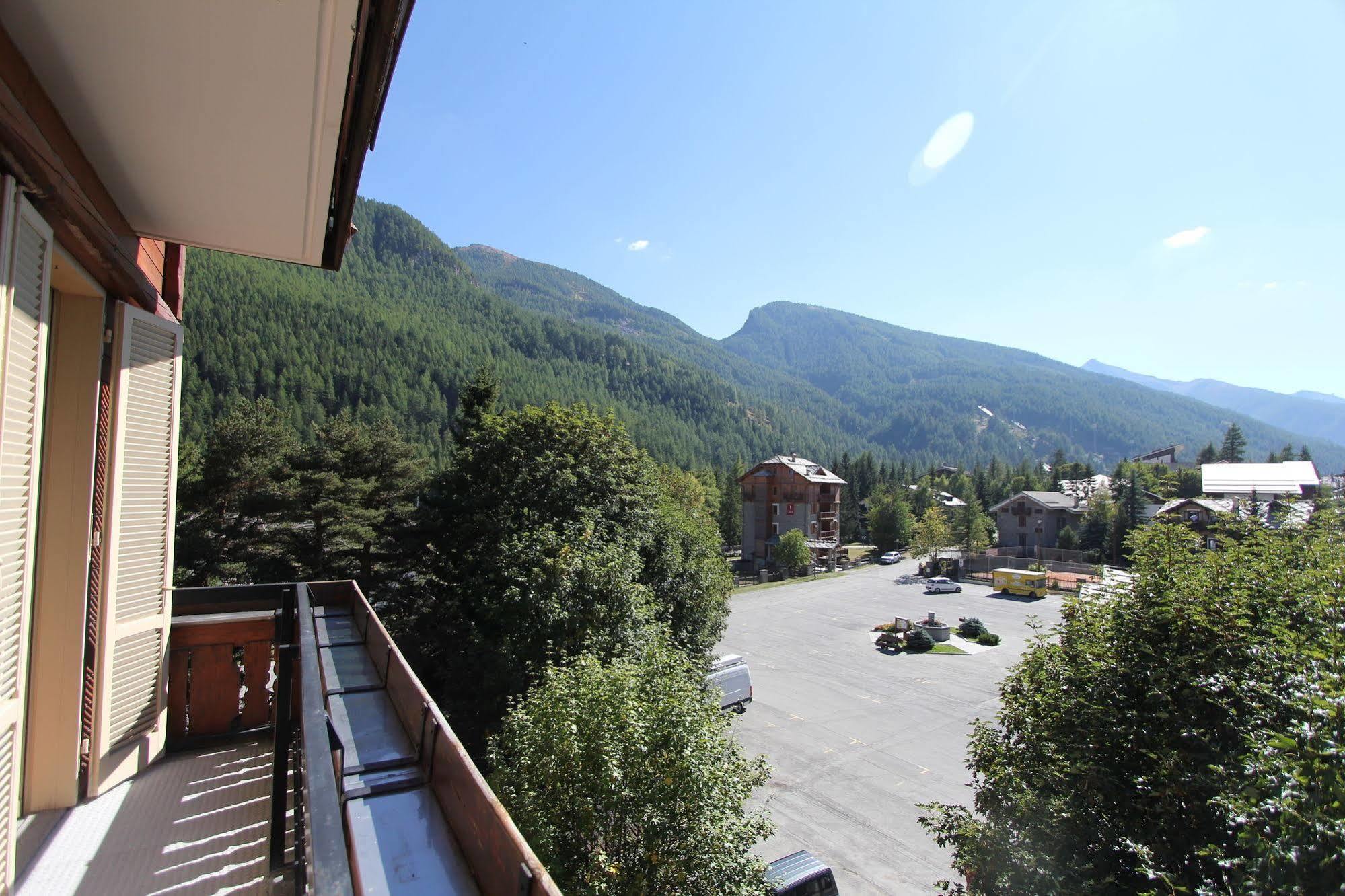 Residence Albergian Pragelato Buitenkant foto