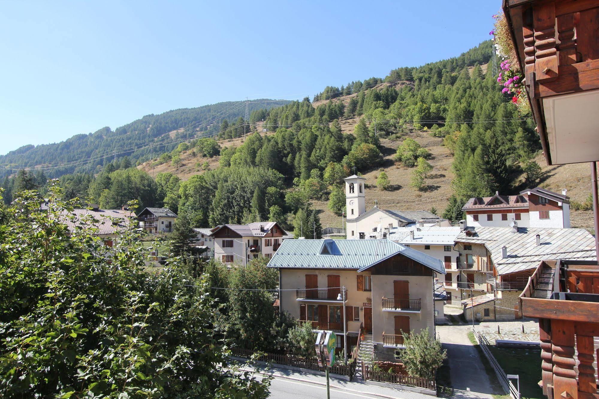 Residence Albergian Pragelato Buitenkant foto