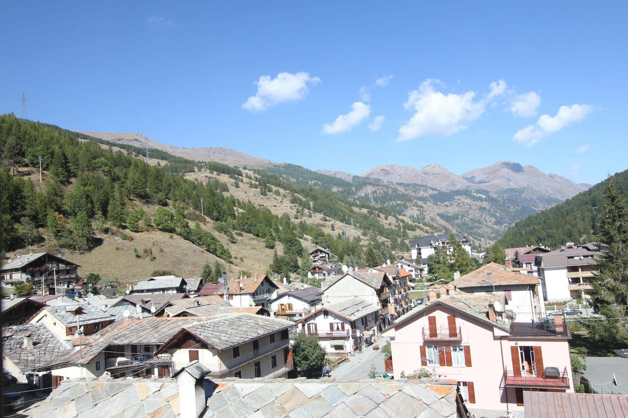 Residence Albergian Pragelato Buitenkant foto