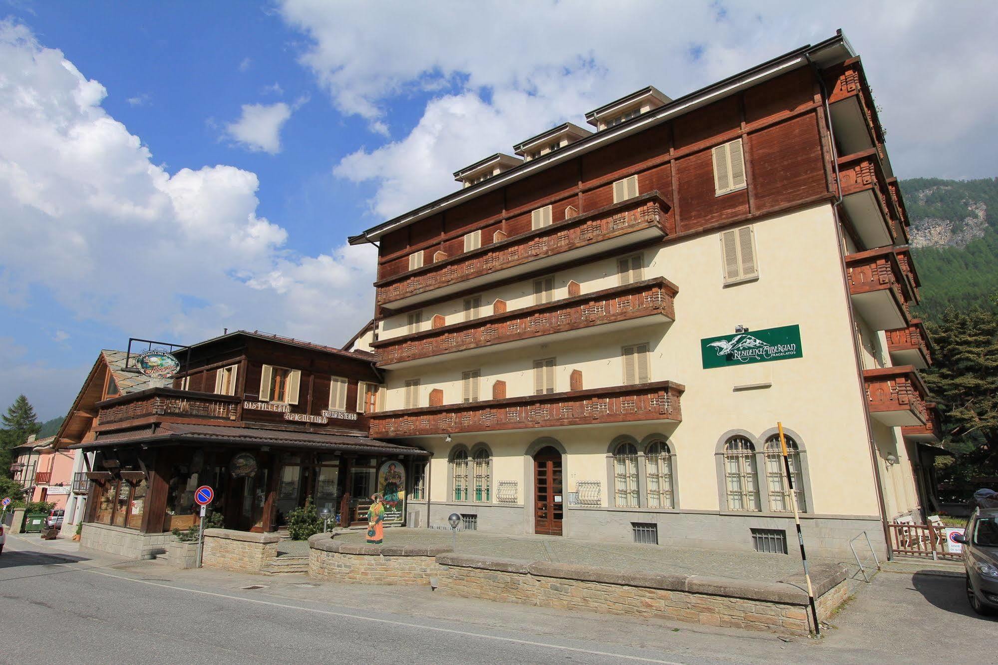 Residence Albergian Pragelato Buitenkant foto